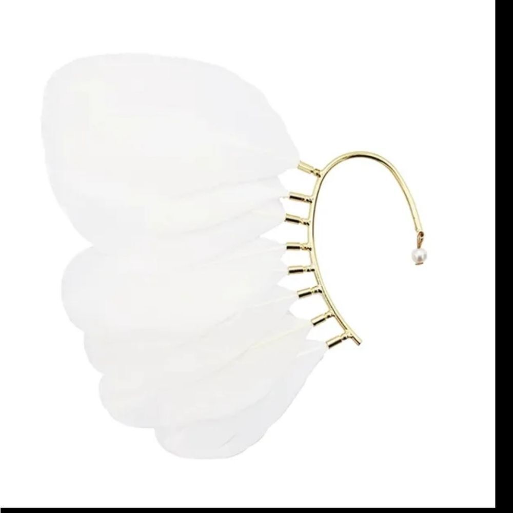 NWOT Feather Ear Cuff